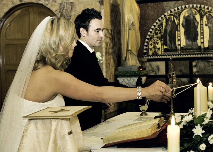 bride and groom lighting ceremony candles